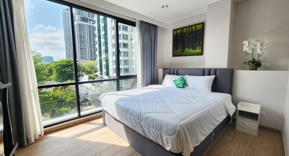 For rent 4 bedrooms condo in Sathon, Bangkok