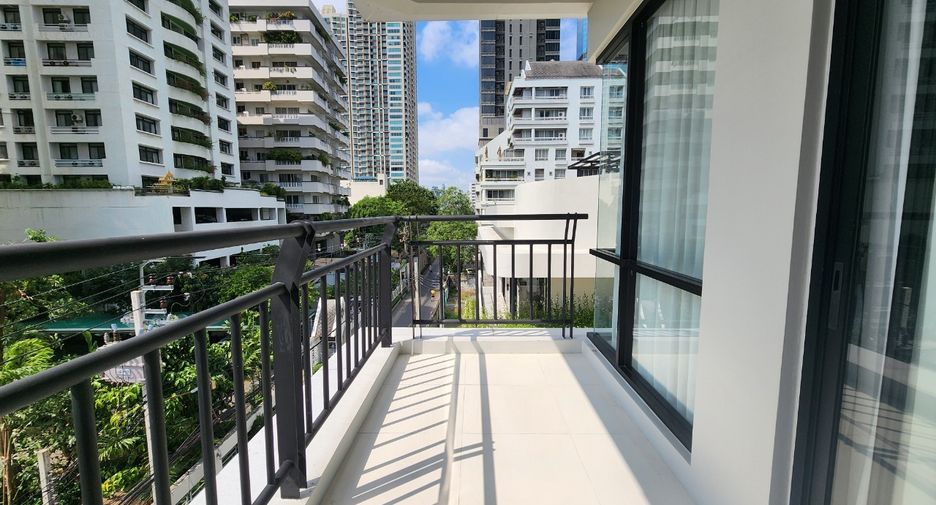 For rent 4 bedrooms condo in Sathon, Bangkok