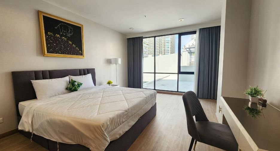 For rent 4 bedrooms condo in Sathon, Bangkok