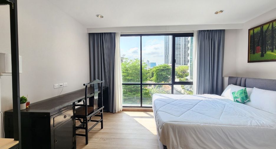 For rent 4 bedrooms condo in Sathon, Bangkok
