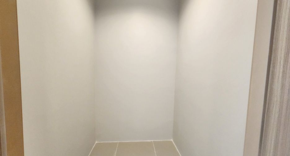 For rent 4 bedrooms condo in Sathon, Bangkok
