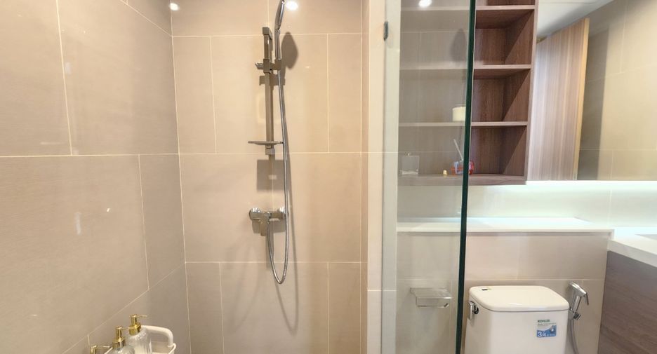 For rent 4 bedrooms condo in Sathon, Bangkok