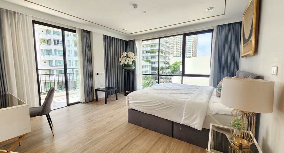 For rent 4 bedrooms condo in Sathon, Bangkok