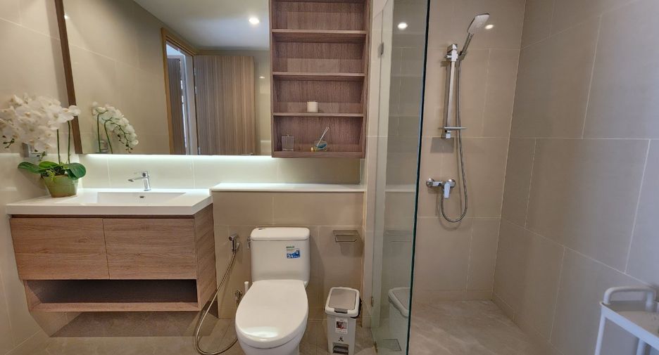 For rent 4 bedrooms condo in Sathon, Bangkok