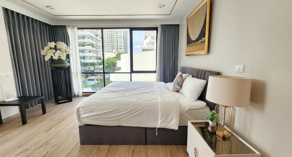 For rent 4 bedrooms condo in Sathon, Bangkok