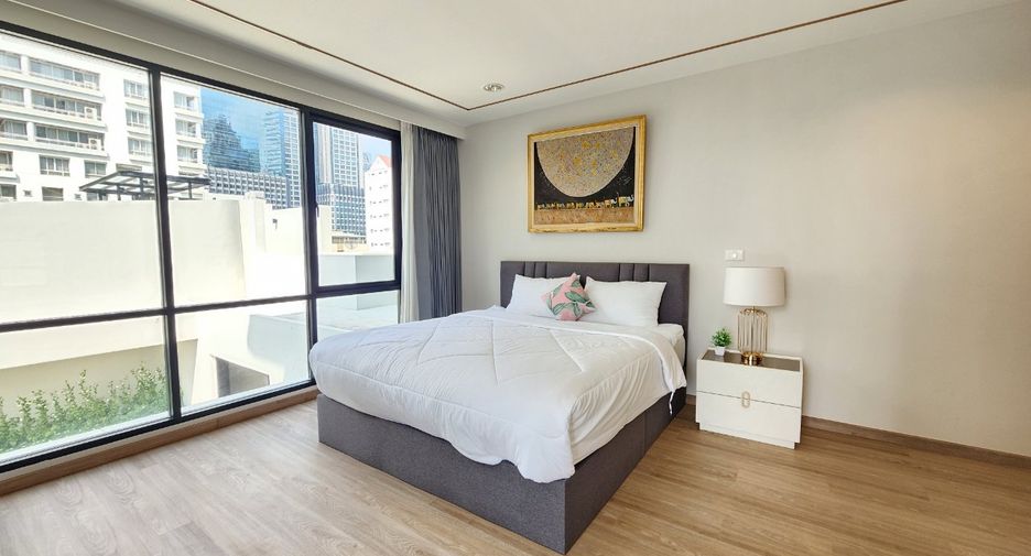 For rent 4 bedrooms condo in Sathon, Bangkok