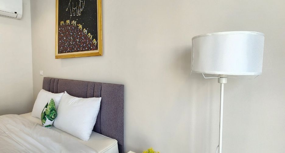 For rent 4 bedrooms condo in Sathon, Bangkok