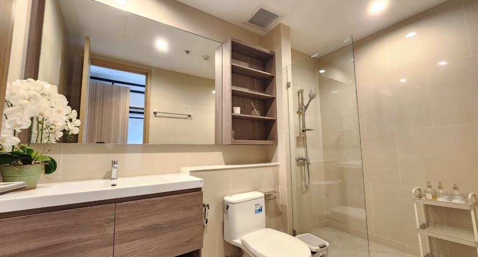 For rent 4 bedrooms condo in Sathon, Bangkok