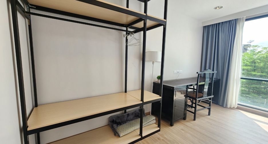 For rent 4 bedrooms condo in Sathon, Bangkok