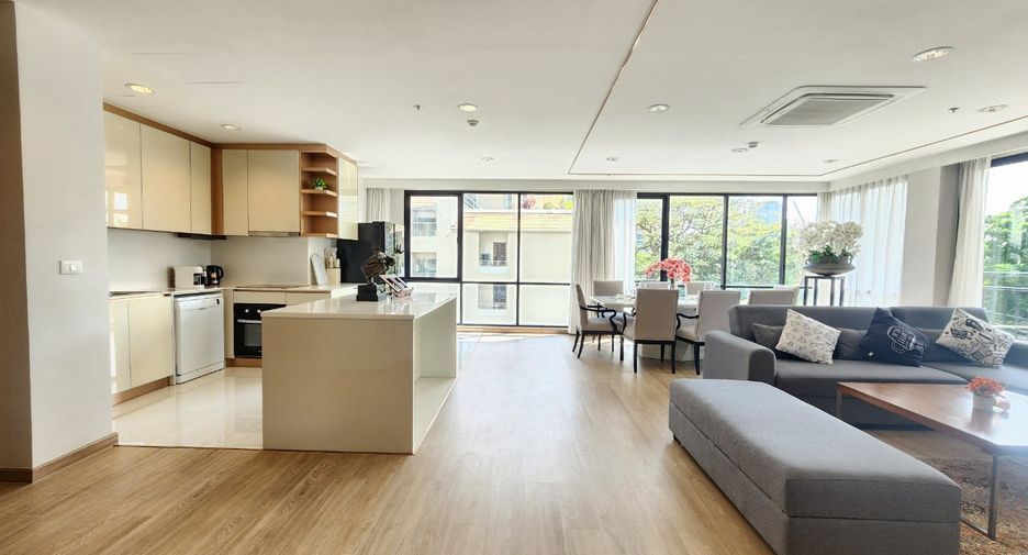 For rent 4 bedrooms condo in Sathon, Bangkok