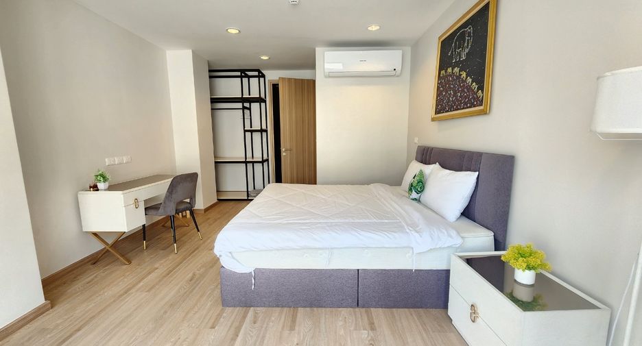 For rent 4 bedrooms condo in Sathon, Bangkok