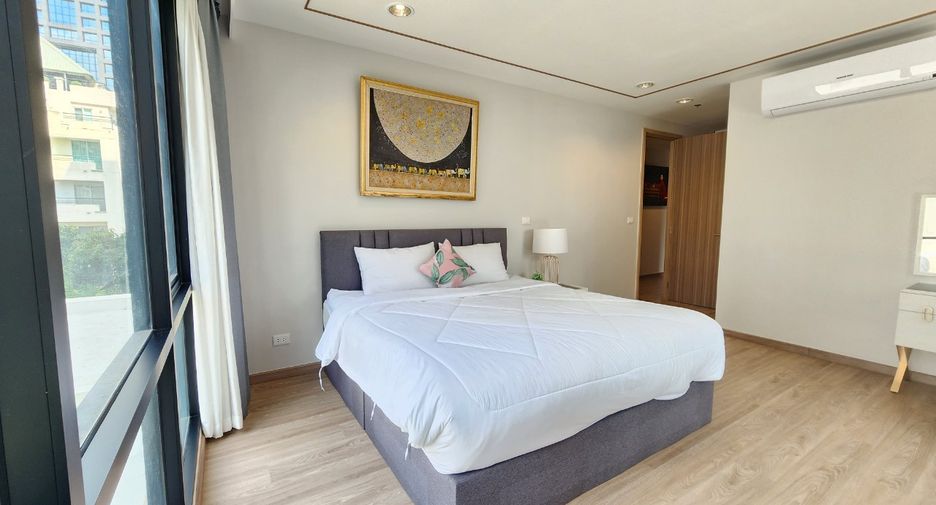 For rent 4 bedrooms condo in Sathon, Bangkok