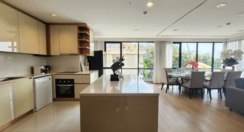 For rent 4 bedrooms condo in Sathon, Bangkok