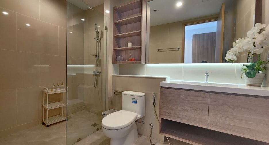 For rent 4 bedrooms condo in Sathon, Bangkok