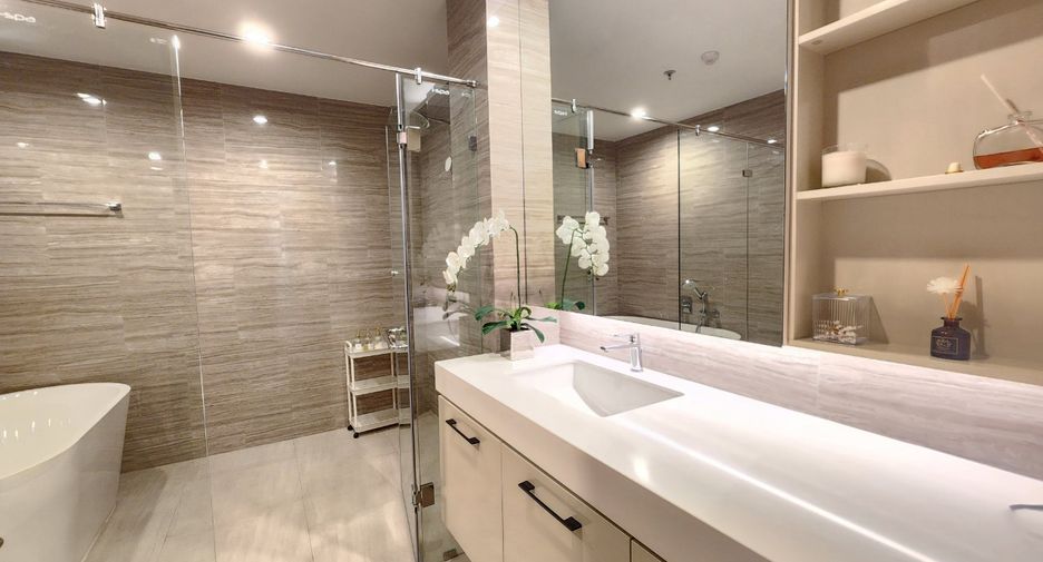 For rent 4 bedrooms condo in Sathon, Bangkok