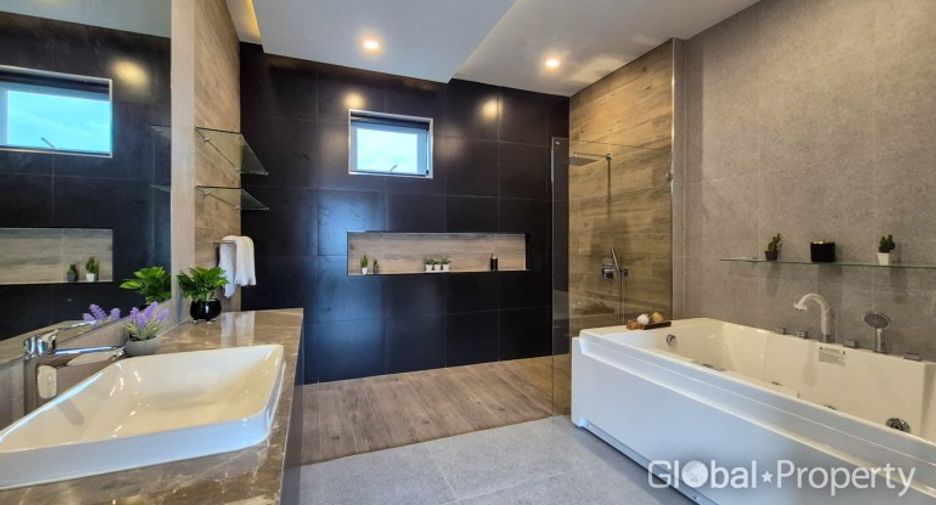 For sale 6 bedrooms house in Bang Lamung, Chonburi