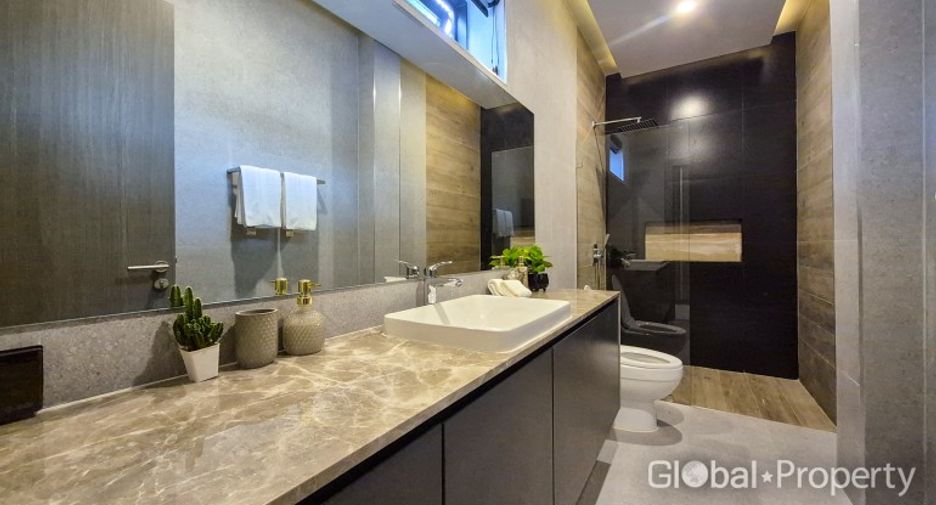For sale 6 bedrooms house in Bang Lamung, Chonburi