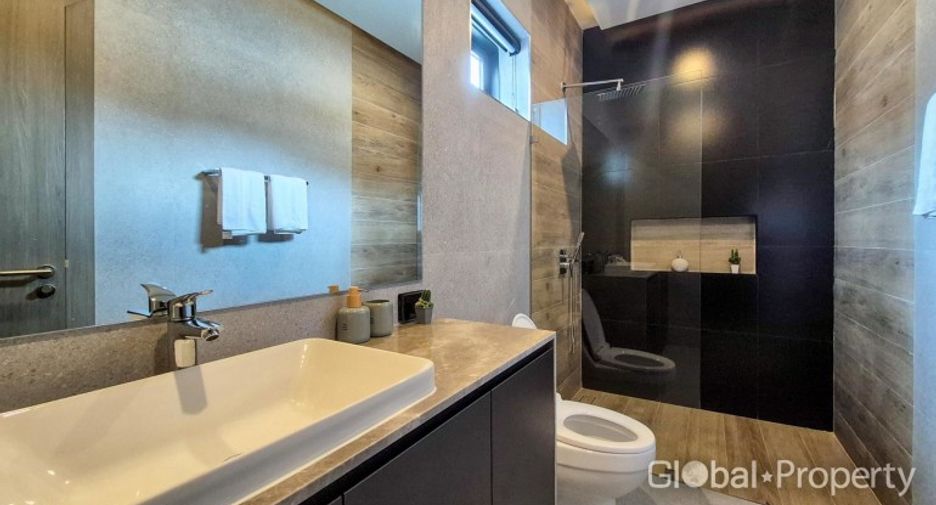 For sale 6 bedrooms house in Bang Lamung, Chonburi