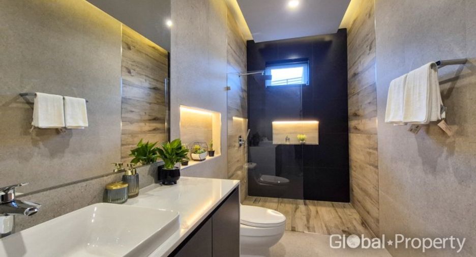 For sale 5 ベッドルーム house in Bang Lamung, Chonburi
