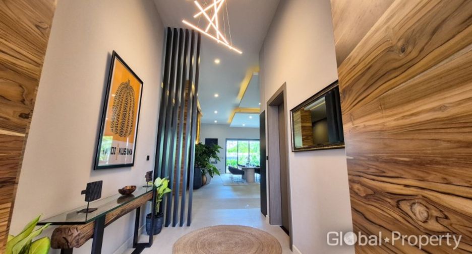 For sale 5 ベッドルーム house in Bang Lamung, Chonburi