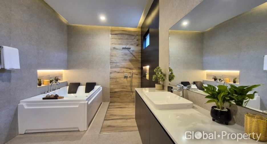 For sale 5 ベッドルーム house in Bang Lamung, Chonburi