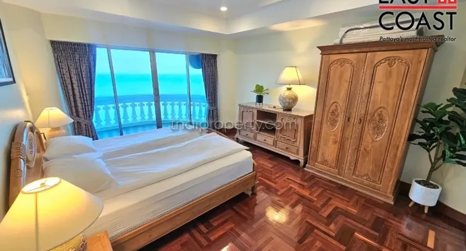 For rent 3 bedrooms condo in Bang Lamung, Chonburi