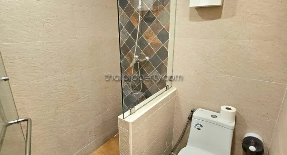 For rent 3 bedrooms condo in Bang Lamung, Chonburi