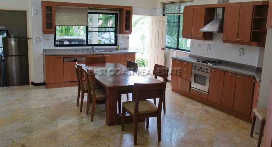 For rent 4 bedrooms house in East Pattaya, Pattaya