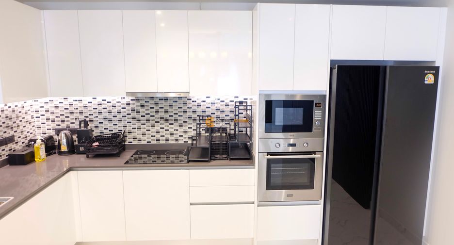 Casa en alquiler de 4 habitaciones en Bang Lamung, Chonburi