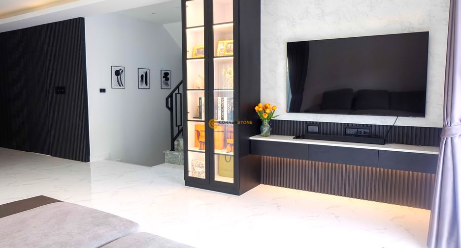 Casa en alquiler de 4 habitaciones en Bang Lamung, Chonburi