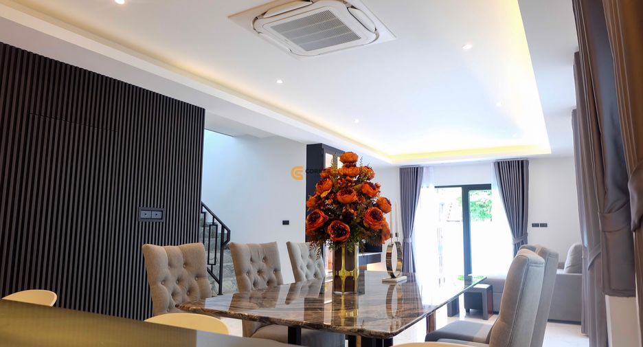 Casa en alquiler de 4 habitaciones en Bang Lamung, Chonburi
