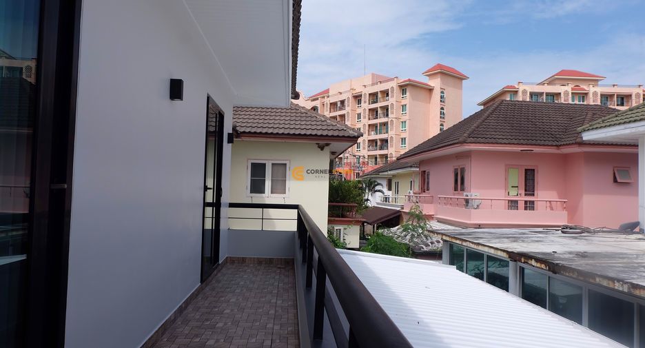 Casa en alquiler de 4 habitaciones en Bang Lamung, Chonburi