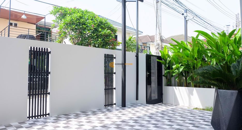 Casa en alquiler de 4 habitaciones en Bang Lamung, Chonburi