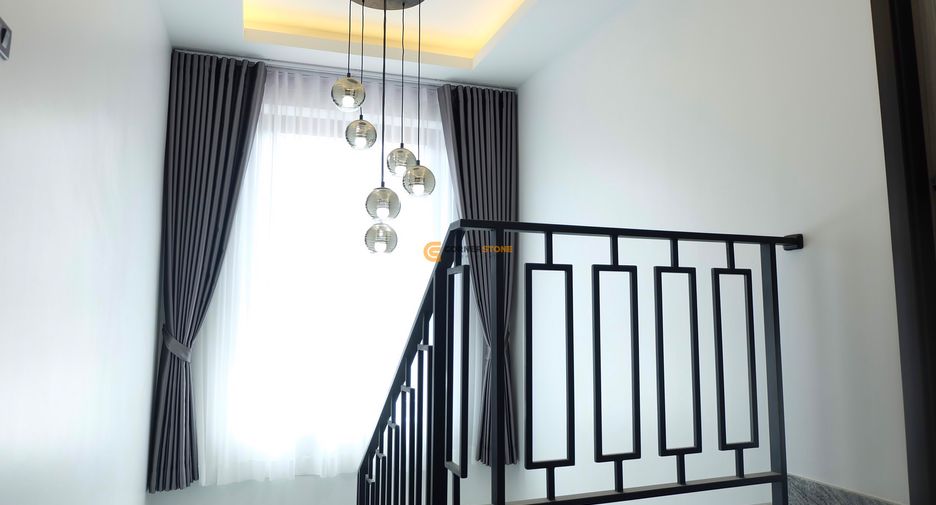 Casa en alquiler de 4 habitaciones en Bang Lamung, Chonburi