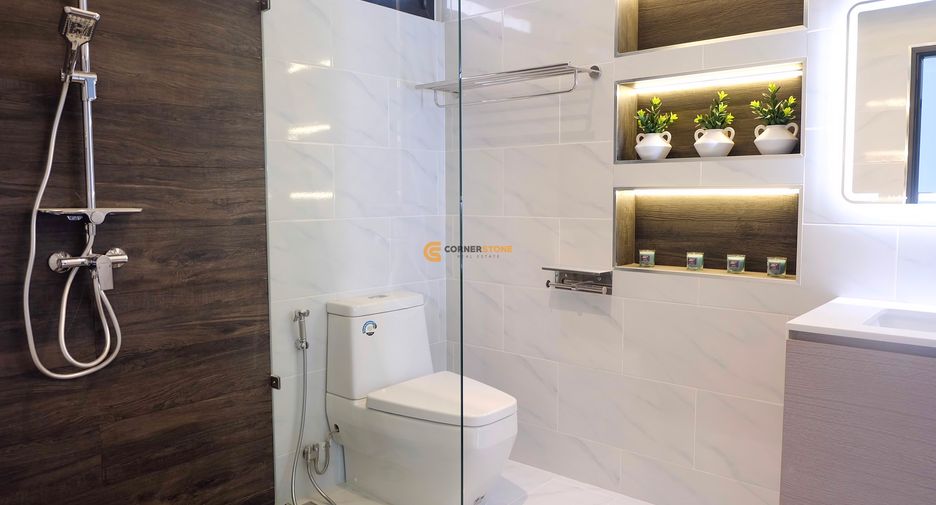 Casa en alquiler de 4 habitaciones en Bang Lamung, Chonburi