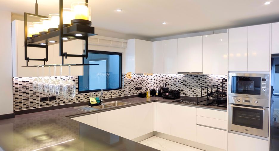 Casa en alquiler de 4 habitaciones en Bang Lamung, Chonburi