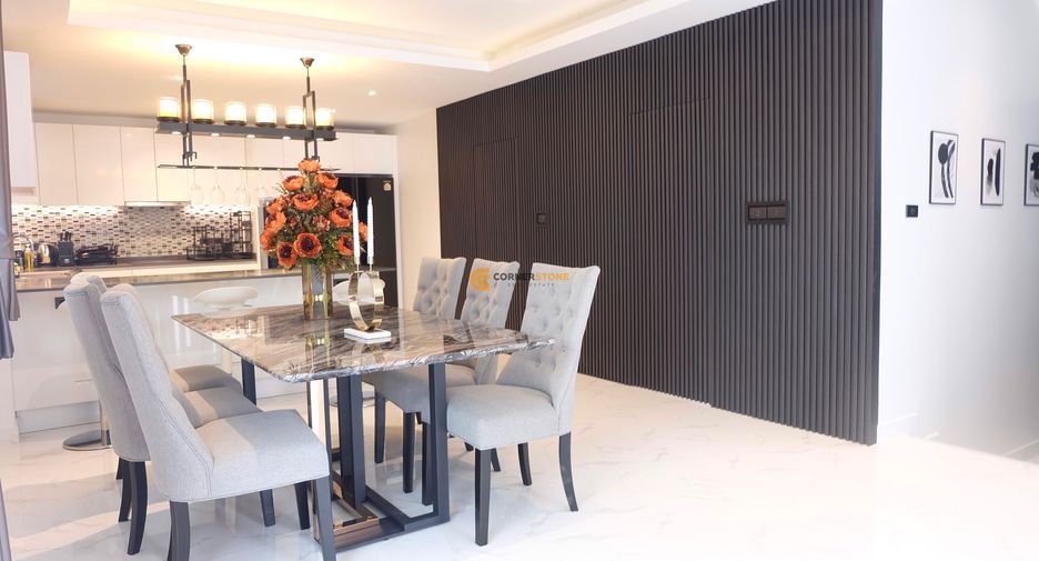 Casa en alquiler de 4 habitaciones en Bang Lamung, Chonburi