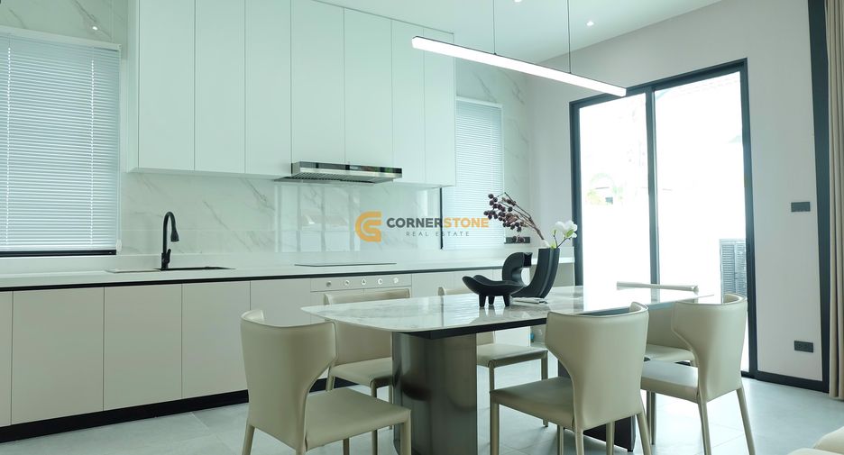 Casa en venta de 5 habitaciones en Bang Lamung, Chonburi