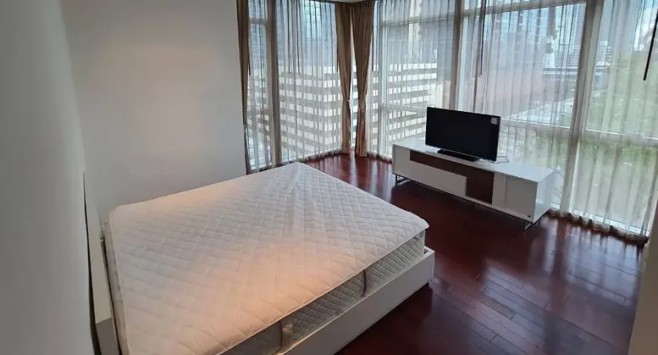 For rent 3 bedrooms condo in Pathum Wan, Bangkok