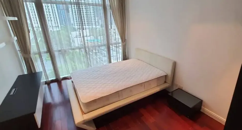 For rent 3 bedrooms condo in Pathum Wan, Bangkok