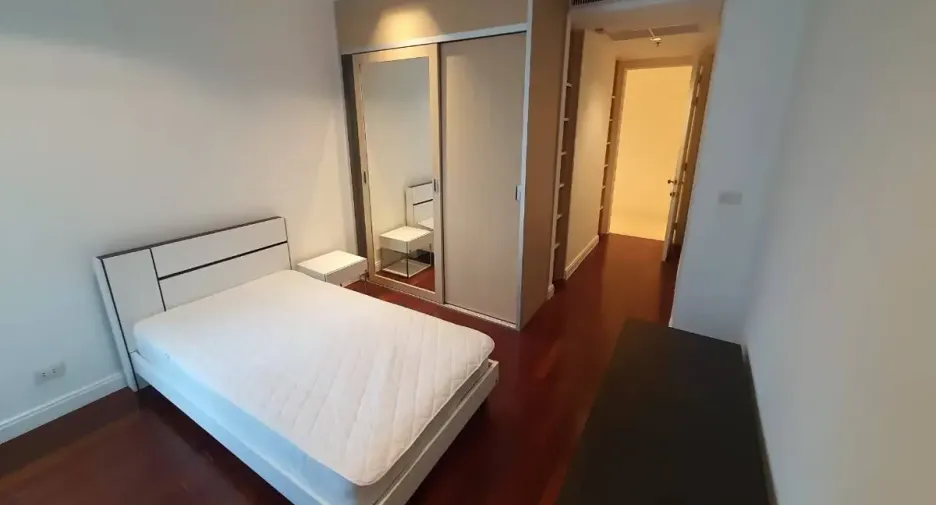 For rent 3 bedrooms condo in Pathum Wan, Bangkok
