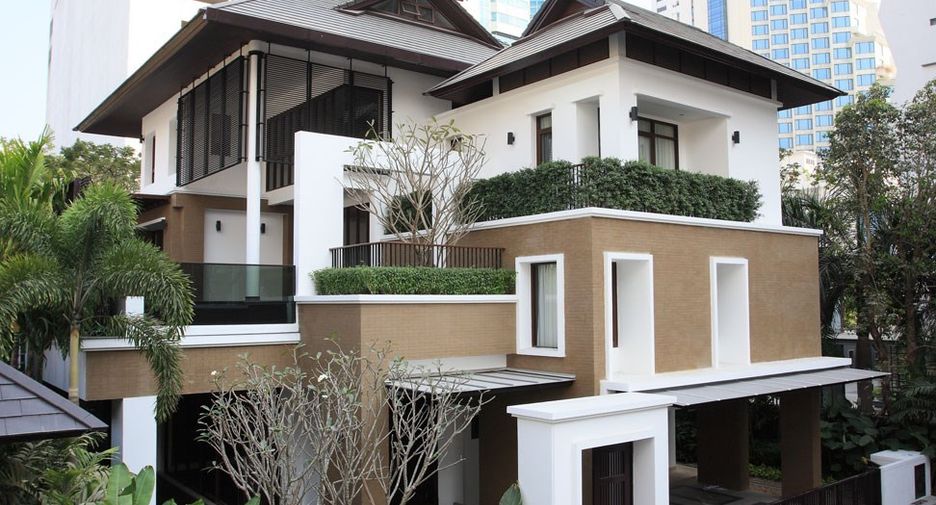 For rent 4 bedrooms house in Khlong Toei, Bangkok