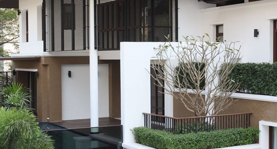 For rent 4 bedrooms house in Khlong Toei, Bangkok