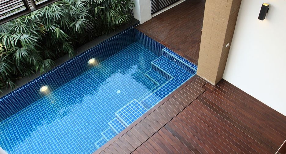 For rent 4 bedrooms house in Khlong Toei, Bangkok