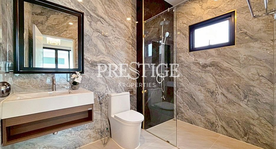 For sale 3 bedrooms house in East Pattaya, Pattaya