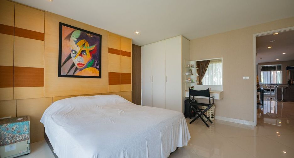For sale 3 bedrooms condo in South Pattaya, Pattaya