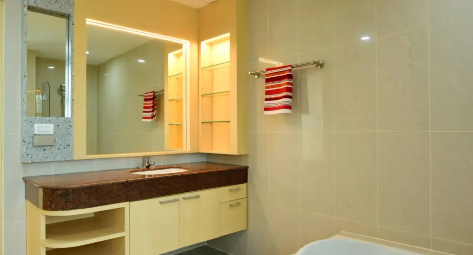 For rent 3 ベッドルーム condo in Khlong Toei, Bangkok