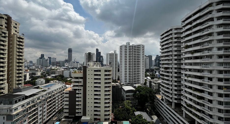 For sale 1 bed condo in Watthana, Bangkok