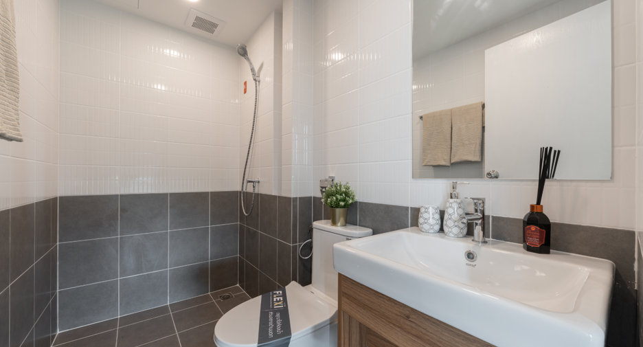 For sale 2 bedrooms condo in Khlong San, Bangkok