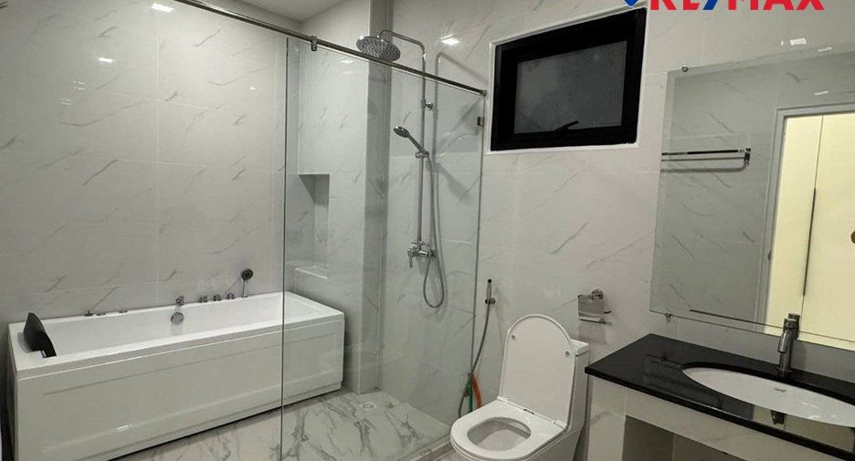 For rent 5 bedrooms house in East Pattaya, Pattaya